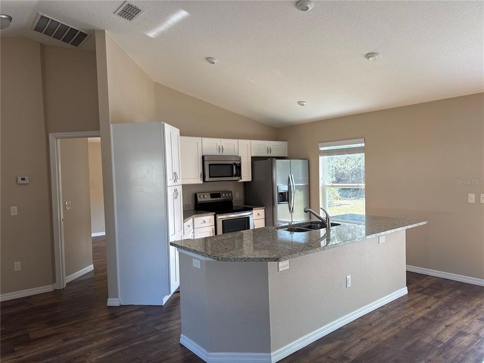 For Rent: $1,625 (3 beds, 2 baths, 1311 Square Feet)