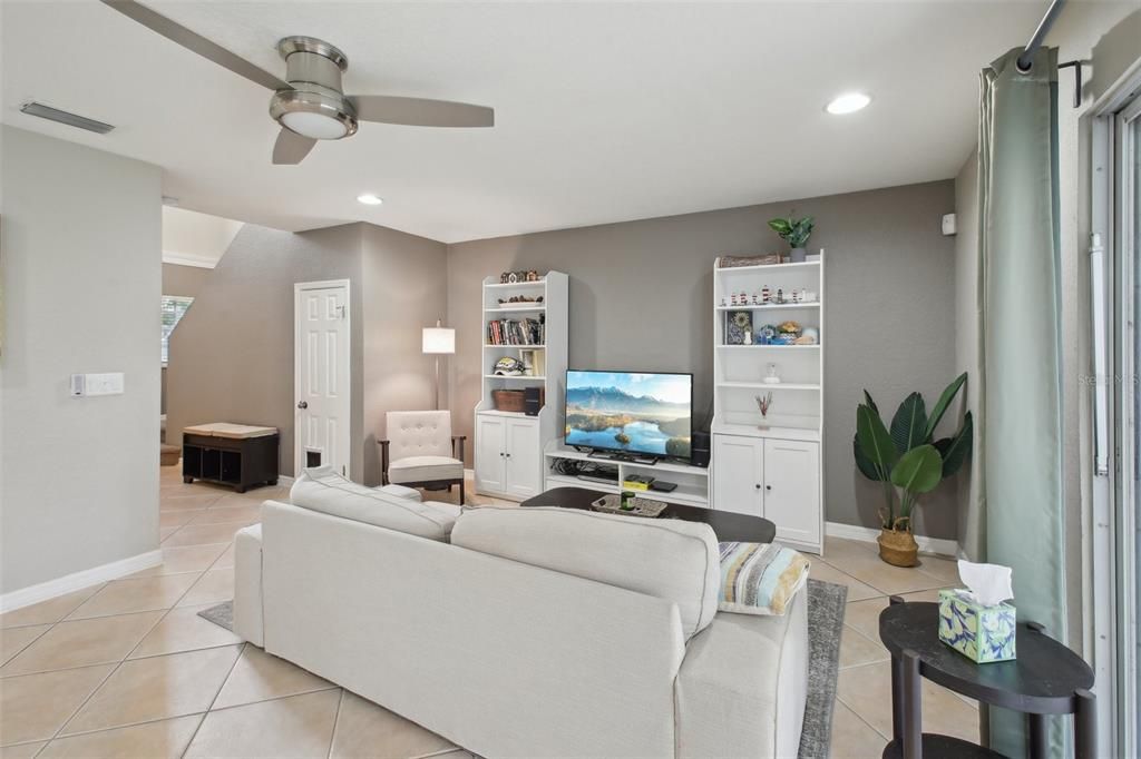 For Sale: $365,000 (3 beds, 2 baths, 1697 Square Feet)