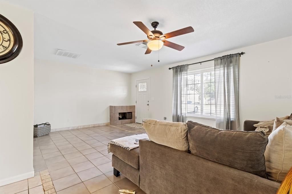 For Sale: $245,000 (2 beds, 2 baths, 1436 Square Feet)