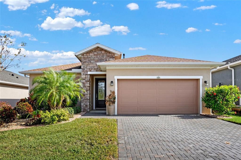 CURB APPEAL GALORE!! ENTRY W/STONE FASCADE & UPGRADED LEADED GLASS ENTRY DOOR!