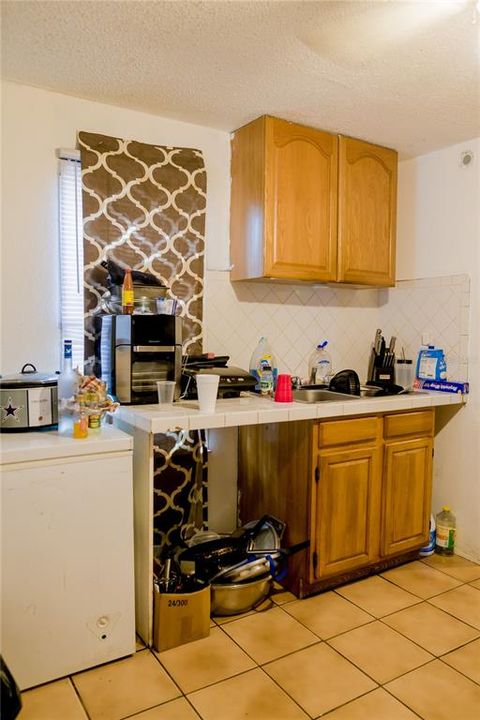 For Sale: $225,000 (2 beds, 1 baths, 631 Square Feet)