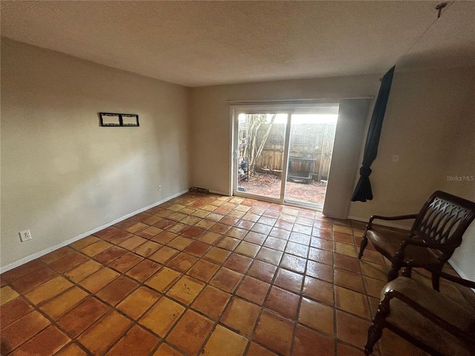 For Sale: $175,000 (2 beds, 1 baths, 1088 Square Feet)