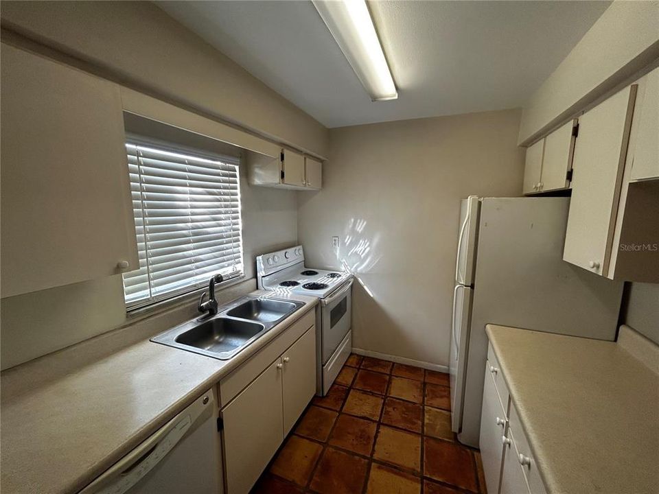 For Sale: $175,000 (2 beds, 1 baths, 1088 Square Feet)