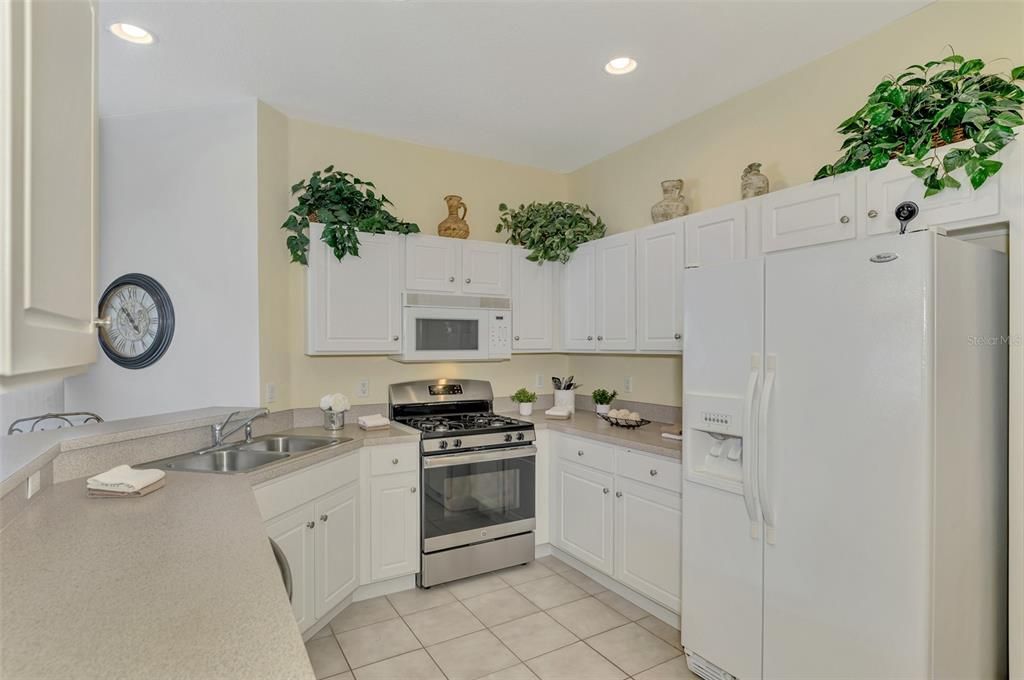 For Sale: $259,000 (2 beds, 2 baths, 1341 Square Feet)