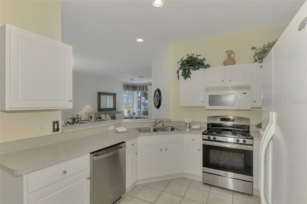 For Sale: $259,000 (2 beds, 2 baths, 1341 Square Feet)