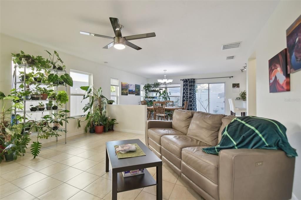 For Sale: $299,000 (3 beds, 2 baths, 1580 Square Feet)