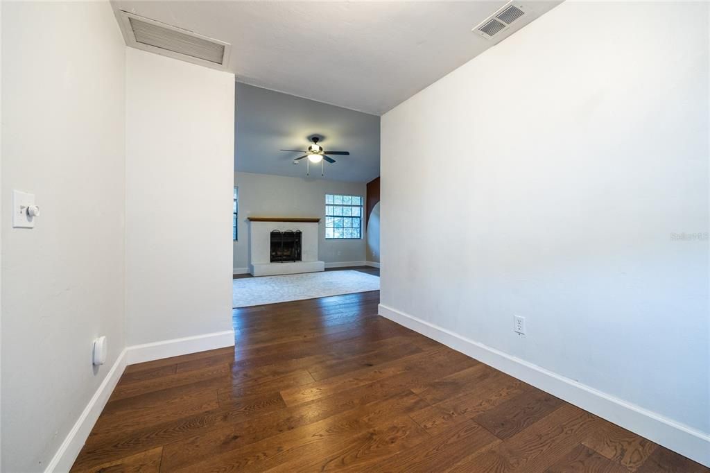 For Sale: $275,000 (3 beds, 2 baths, 1017 Square Feet)