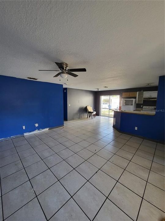 For Sale: $199,900 (3 beds, 2 baths, 1215 Square Feet)