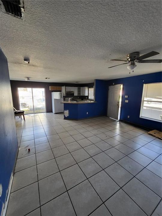 For Sale: $199,900 (3 beds, 2 baths, 1215 Square Feet)