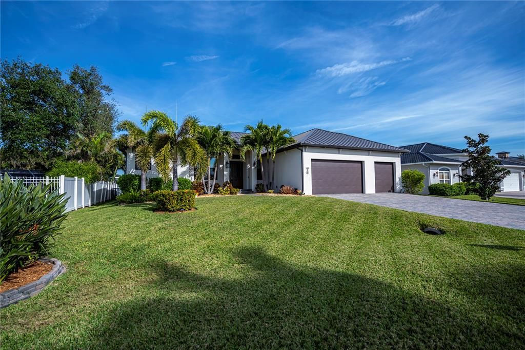 For Sale: $1,499,900 (3 beds, 2 baths, 2624 Square Feet)