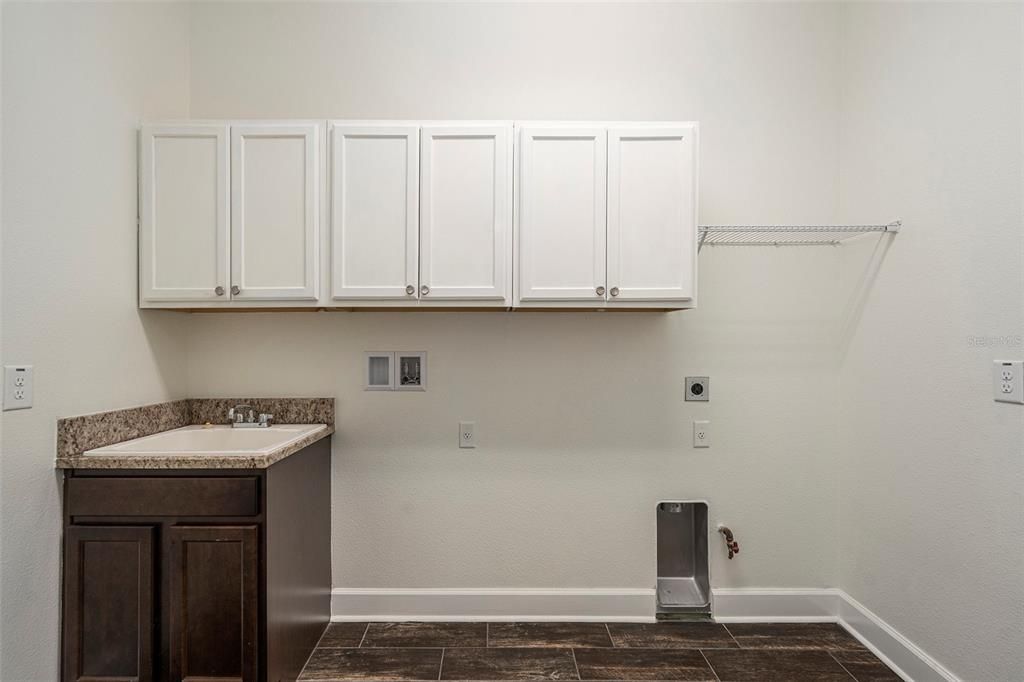 Laundryroom with Sink.