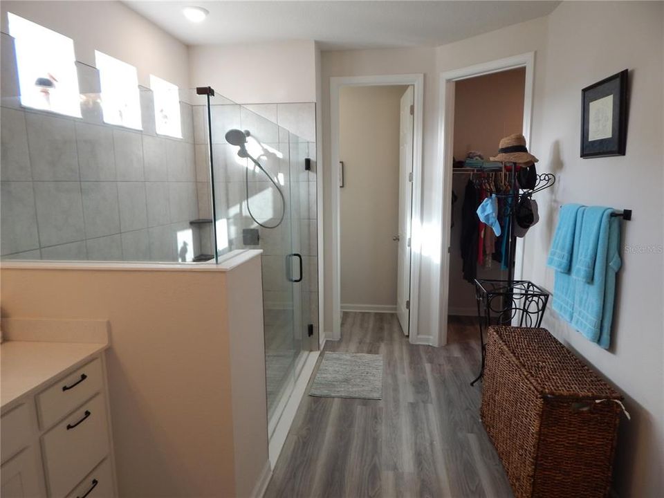 En Venta: $745,000 (3 camas, 2 baños, 2430 Pies cuadrados)