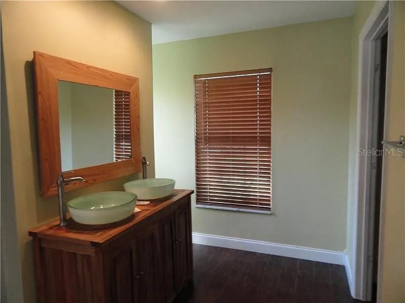 For Rent: $2,750 (3 beds, 2 baths, 1727 Square Feet)