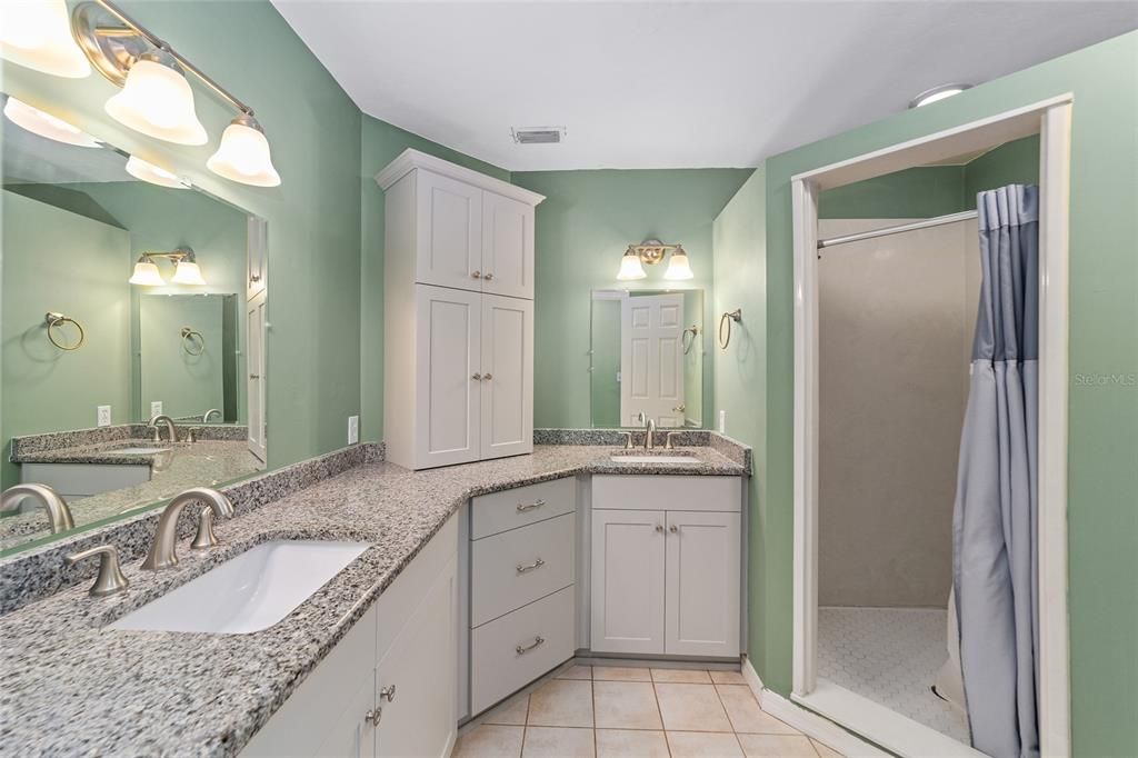 Master Bath, dual sinks, upgraded fixtures