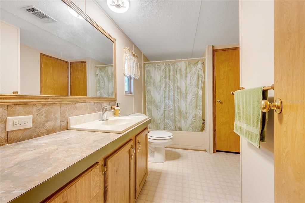 For Sale: $167,000 (2 beds, 2 baths, 1152 Square Feet)