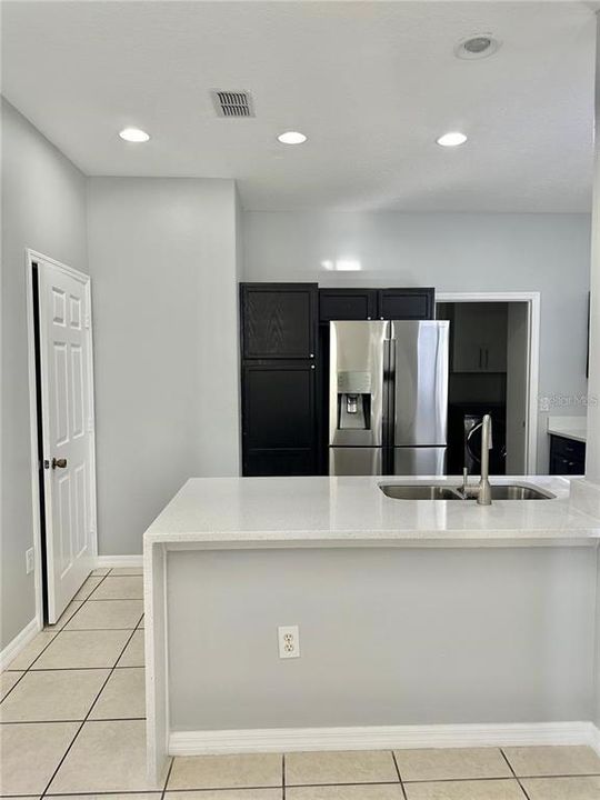 For Rent: $2,400 (3 beds, 2 baths, 1672 Square Feet)