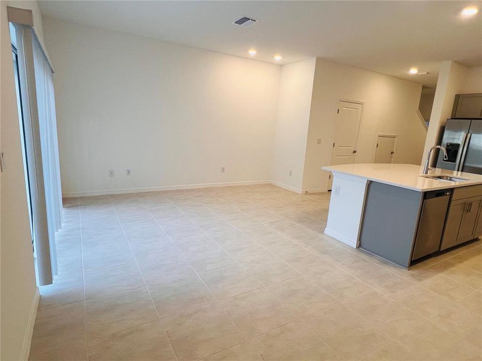 For Rent: $2,000 (3 beds, 2 baths, 1373 Square Feet)