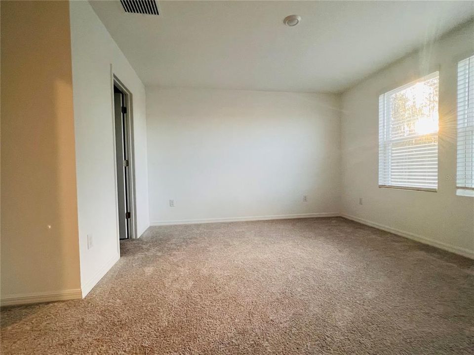 For Rent: $2,000 (3 beds, 2 baths, 1373 Square Feet)