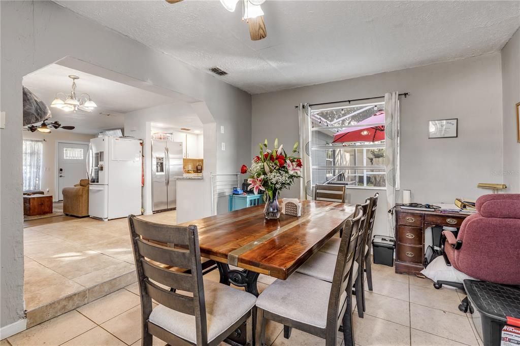 For Sale: $365,000 (3 beds, 1 baths, 1269 Square Feet)