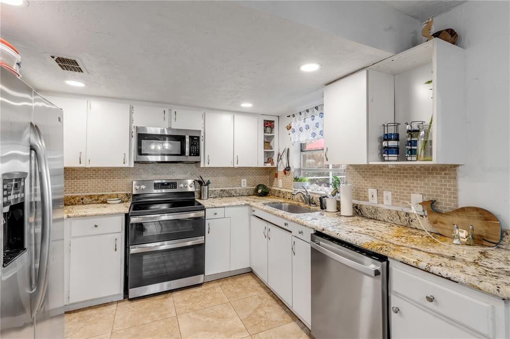 For Sale: $365,000 (3 beds, 1 baths, 1269 Square Feet)