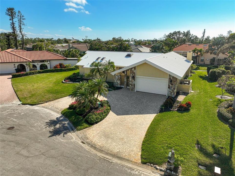 For Sale: $1,185,000 (3 beds, 2 baths, 2735 Square Feet)