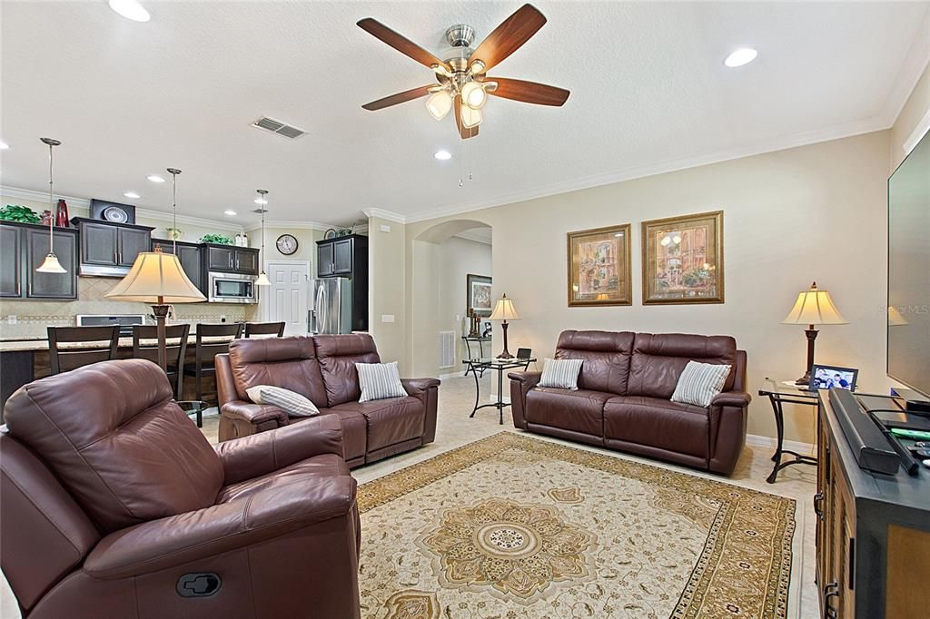 For Sale: $439,900 (2 beds, 2 baths, 1894 Square Feet)