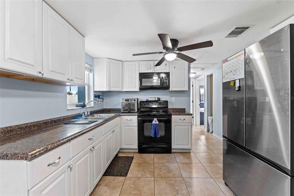 For Sale: $240,000 (2 beds, 2 baths, 1054 Square Feet)