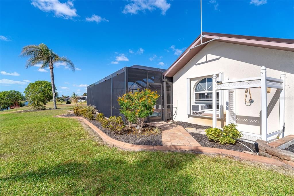 For Sale: $879,000 (3 beds, 2 baths, 2518 Square Feet)