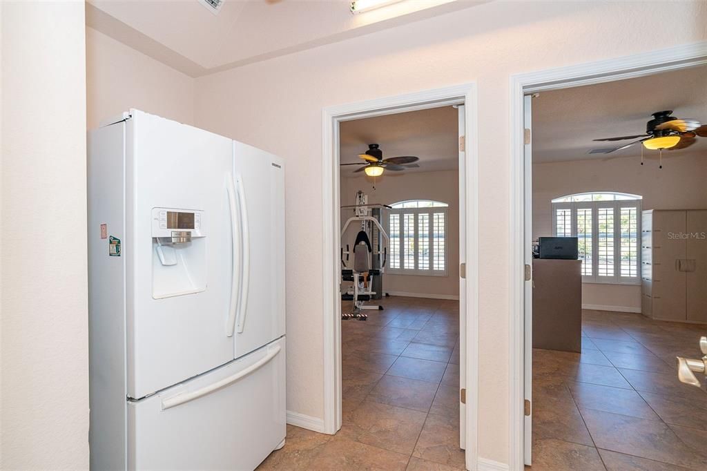 Side entrance way to spare bedroom 3 and office