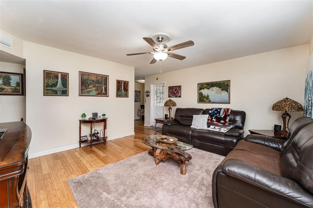 For Sale: $315,000 (3 beds, 2 baths, 1200 Square Feet)