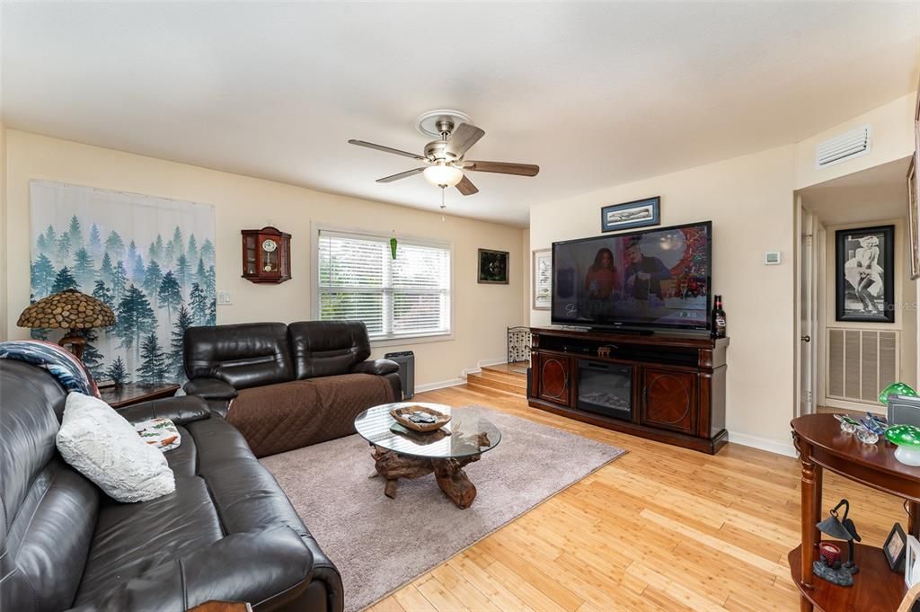 For Sale: $315,000 (3 beds, 2 baths, 1200 Square Feet)