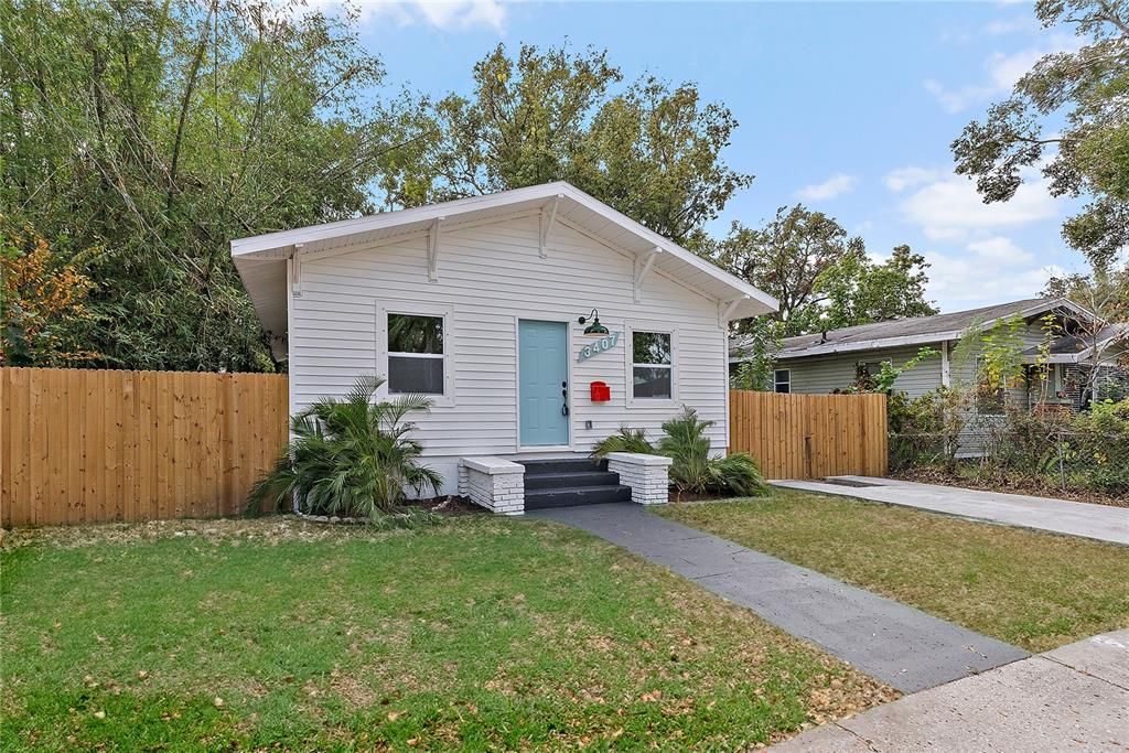 For Sale: $329,900 (3 beds, 2 baths, 1104 Square Feet)