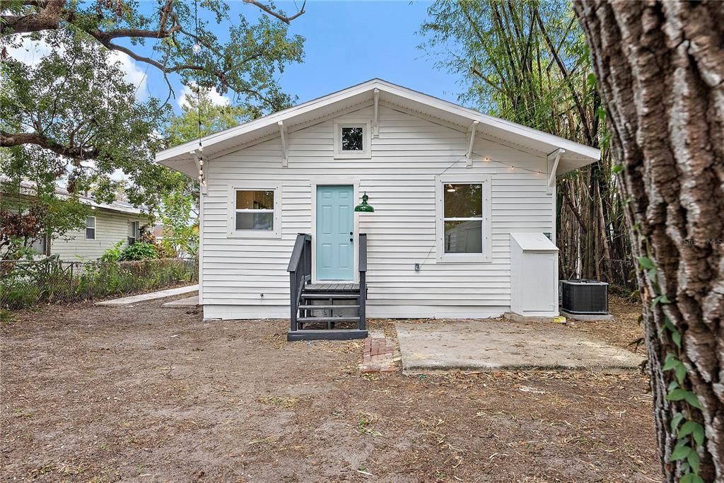 For Sale: $329,900 (3 beds, 2 baths, 1104 Square Feet)