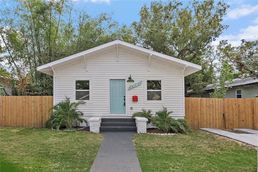 For Sale: $329,900 (3 beds, 2 baths, 1104 Square Feet)