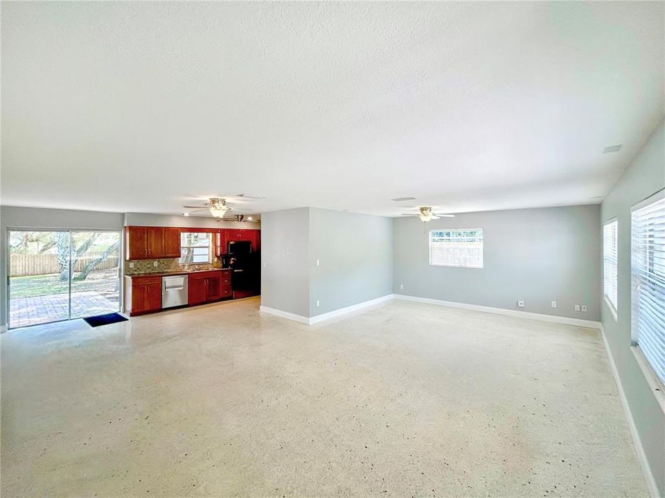 For Sale: $549,900 (2 beds, 1 baths, 1257 Square Feet)