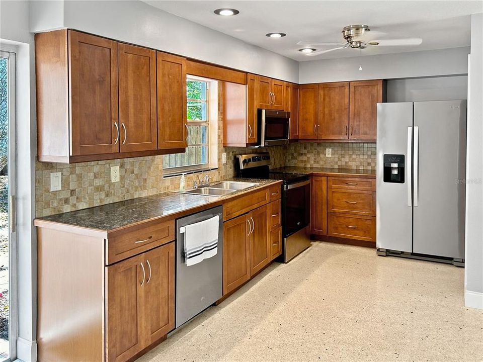 For Sale: $549,900 (2 beds, 1 baths, 1257 Square Feet)