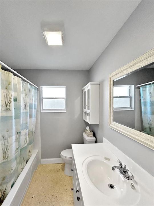 For Sale: $549,900 (2 beds, 1 baths, 1257 Square Feet)