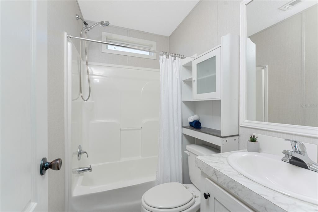 For Sale: $249,900 (2 beds, 2 baths, 840 Square Feet)