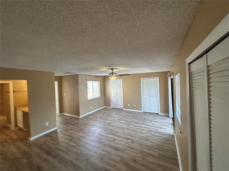 For Rent: $2,100 (3 beds, 2 baths, 1801 Square Feet)