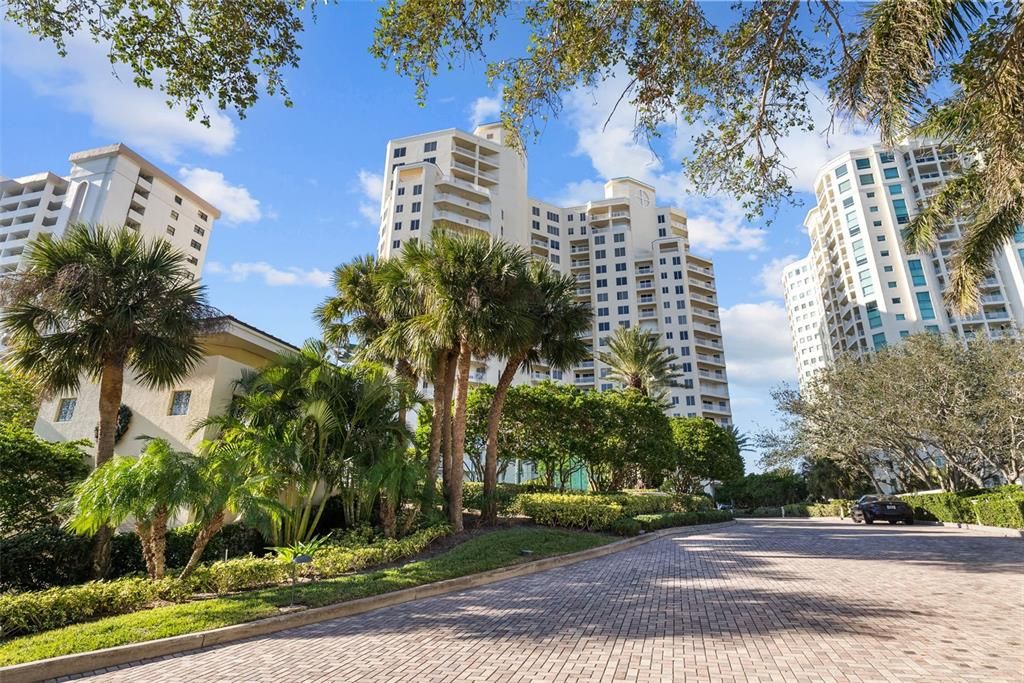 For Sale: $1,200,000 (2 beds, 2 baths, 1565 Square Feet)