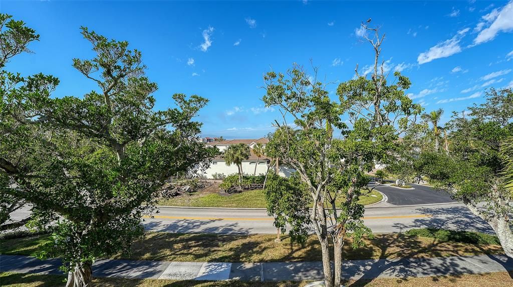 For Sale: $1,175,000 (3 beds, 3 baths, 2135 Square Feet)