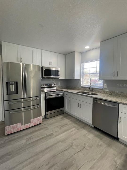 For Sale: $355,900 (3 beds, 2 baths, 1539 Square Feet)