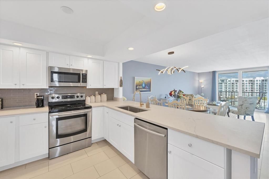 For Sale: $729,900 (2 beds, 2 baths, 1200 Square Feet)