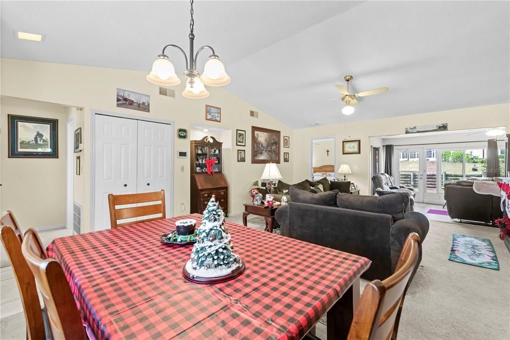 For Sale: $219,900 (2 beds, 2 baths, 1163 Square Feet)