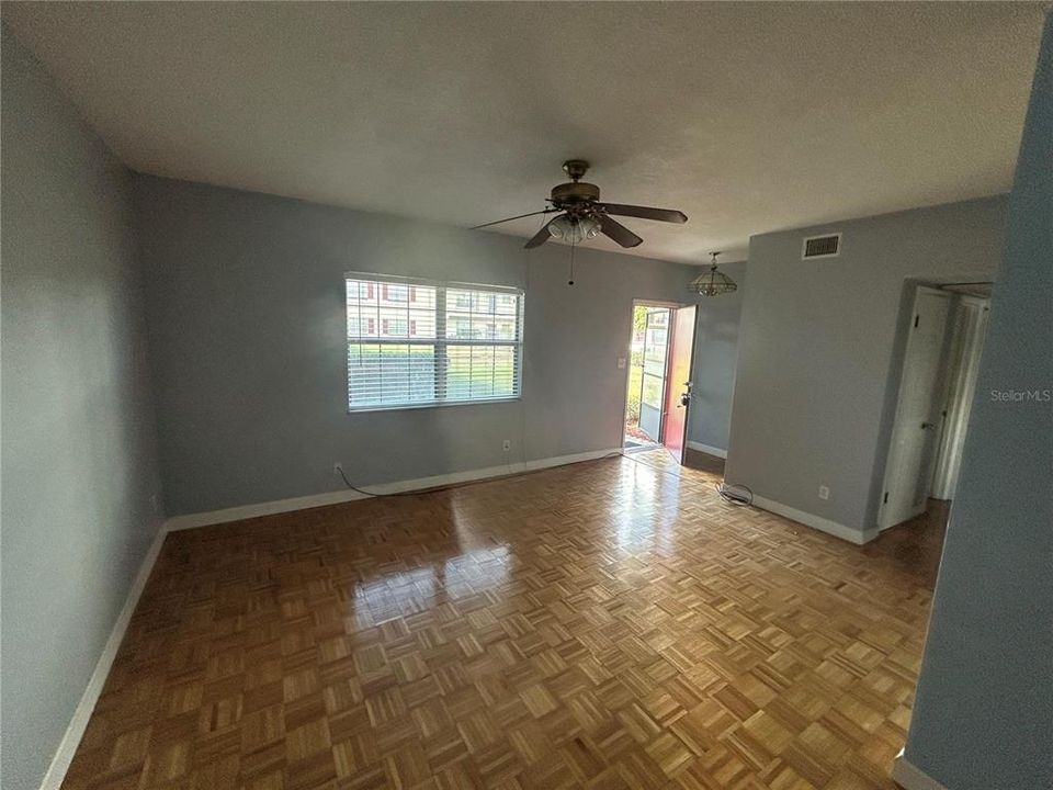 For Rent: $1,175 (1 beds, 1 baths, 764 Square Feet)