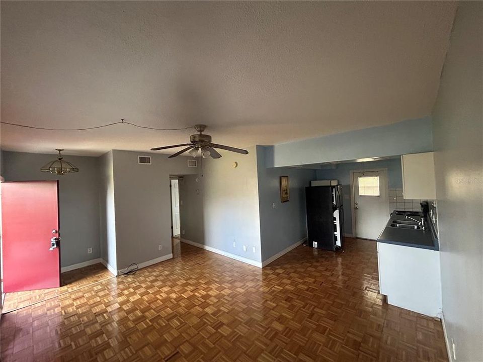 For Rent: $1,175 (1 beds, 1 baths, 764 Square Feet)