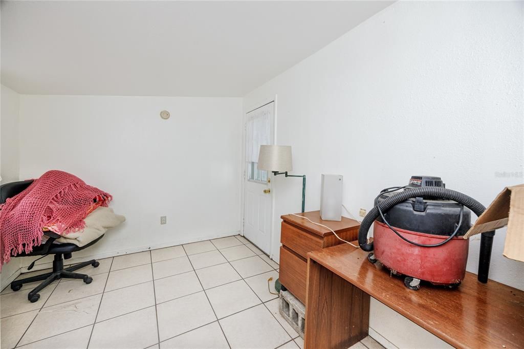 For Sale: $229,000 (2 beds, 1 baths, 1020 Square Feet)