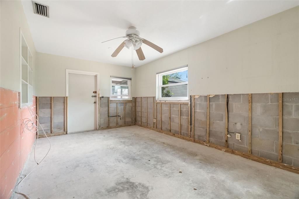 For Sale: $449,900 (3 beds, 2 baths, 1824 Square Feet)