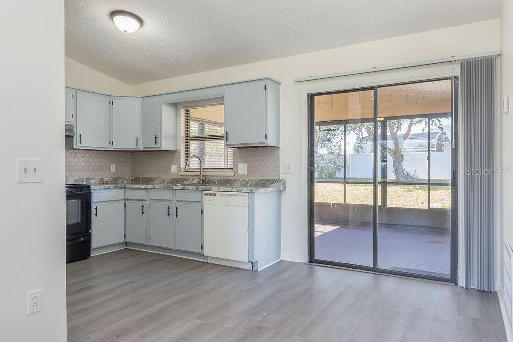 For Rent: $1,550 (2 beds, 2 baths, 910 Square Feet)