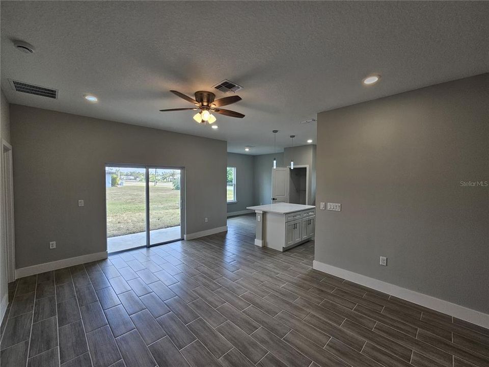 For Sale: $324,900 (3 beds, 2 baths, 1550 Square Feet)